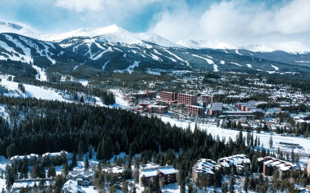 10 Family Friendly Mountain Towns That Stay Festive Through Thanksgiving