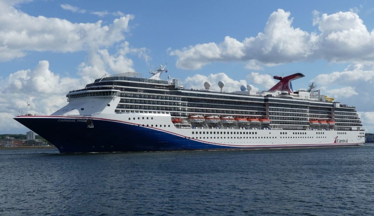 Carnival Pride leaving Kiel              