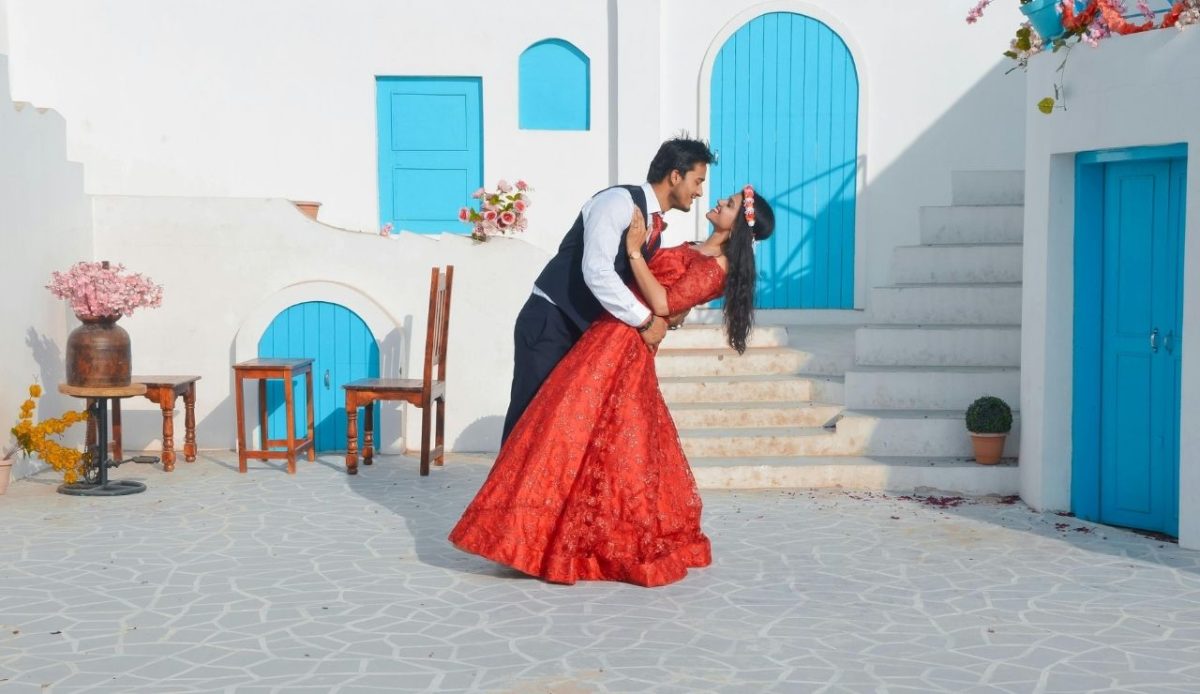 Couple Near White House in greece             