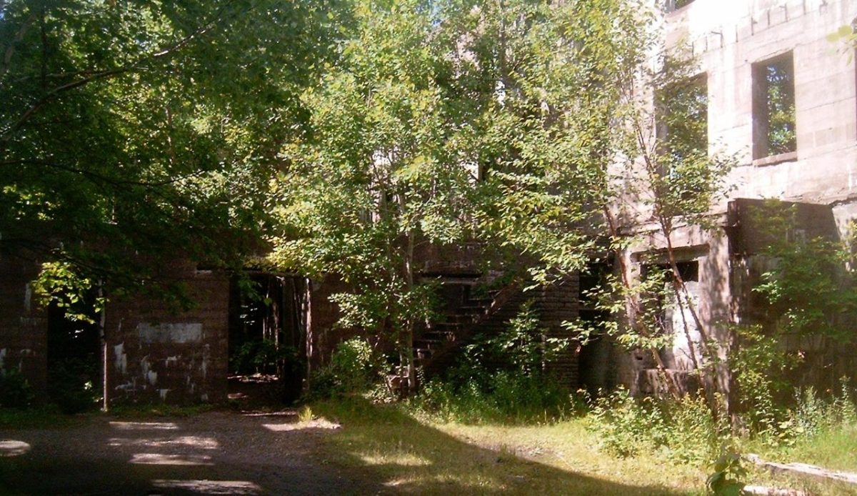 Courtyard of the Overlook Mountain House,New York              