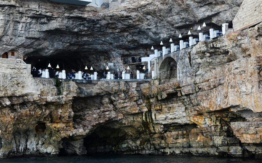 15 Restaurants Around the World With Unforgettable Views