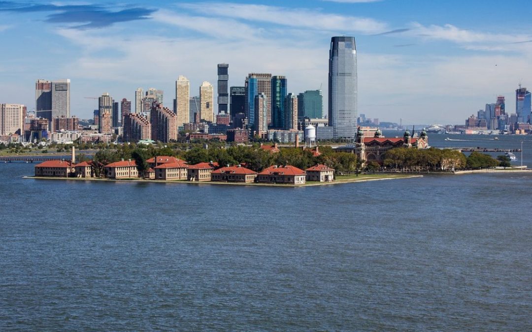 8 Lake Destinations That Have Become Almost Too Overdeveloped to Enjoy