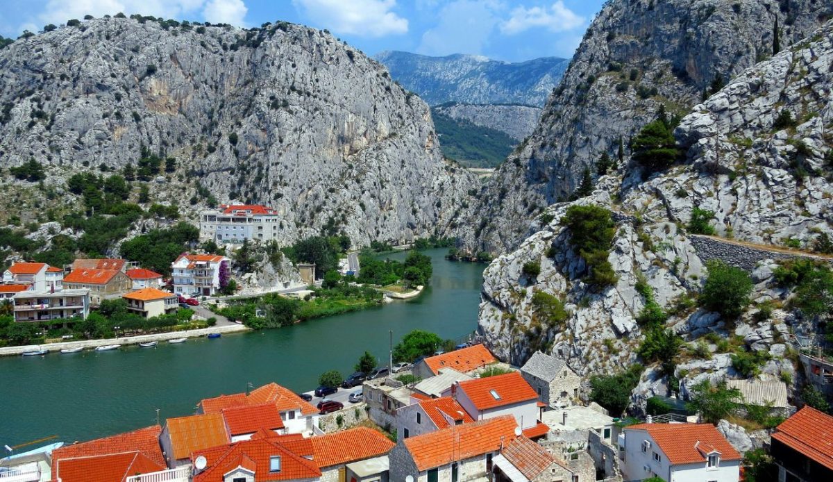 Breathtaking Coastlines on Both Sides