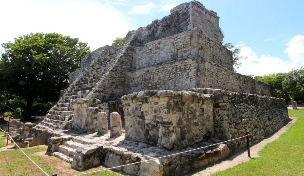 The Castle of El Meco                 