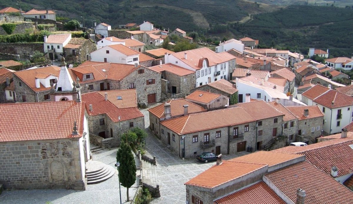The historic village seen from Linhares da Beira Castle   