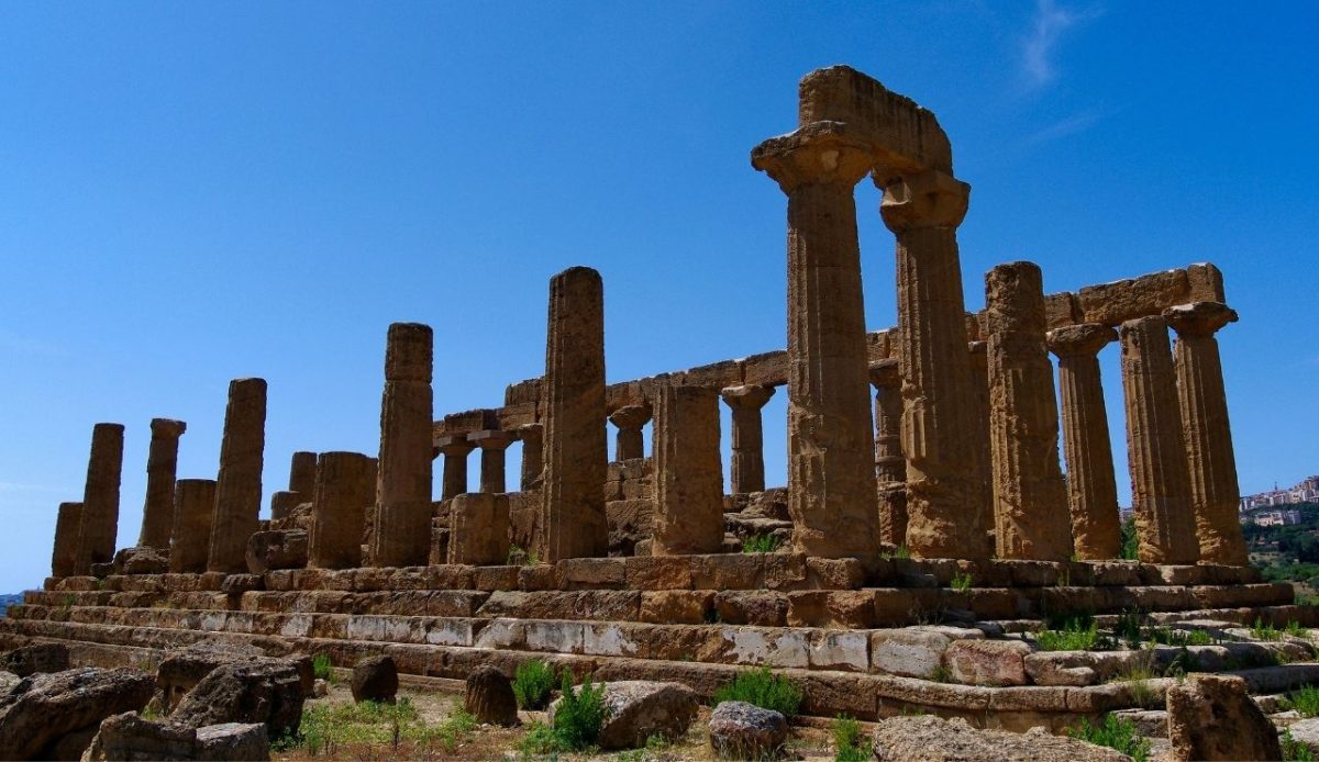 The ruins of the Temple of Heracles (Hercules) , Valley of the Temples, Agrigento, Sicily, Italy