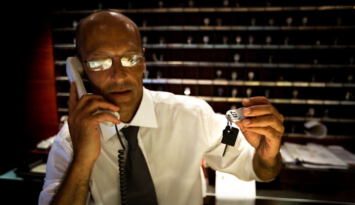 Can You Get Me Free Upgrades or Discounts?

Concierges handle experiences, not room pricing. Asking them for free nights, upgrades, or discounts puts them in an awkward position; those decisions come from management or loyalty systems. What they can do is personalize your stay, from arranging special amenities to sharing exclusive recommendations. Showing appreciation works wonders, too. When guests are kind and realistic, concierges often go out of their way to make the visit feel extra special.