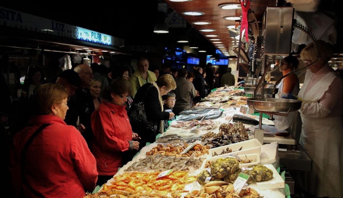 8 Things Locals Say You Have to Do at Fisherman’s Wharf in San Francisco 6 Stroll Along Jefferson Street’s Seafood Stalls