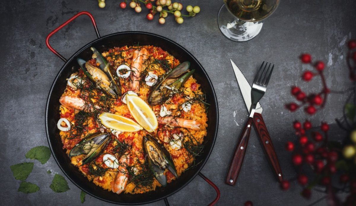 Enjoy Fresh Seafood by the Harbor