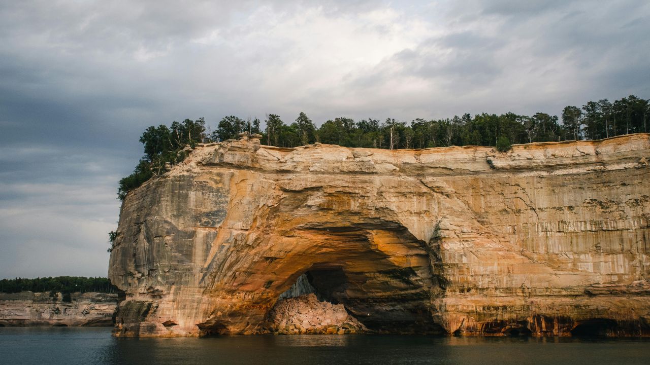 11 Hidden Beaches to Discover in Michigan’s Upper Peninsula Backroad(02)