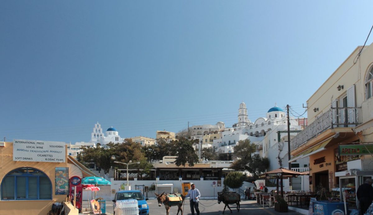 Explore the Quiet Village of Pyrgos