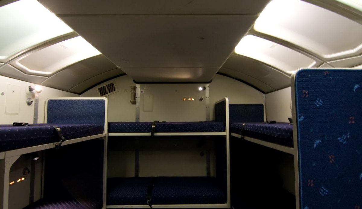 7 Hidden Airplane Cabin Features Only Frequent Flyers Notice 2