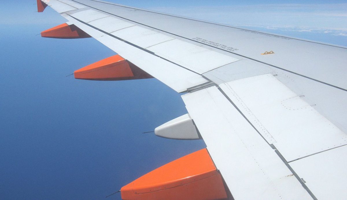 7 Hidden Airplane Cabin Features Only Frequent Flyers Notice 3