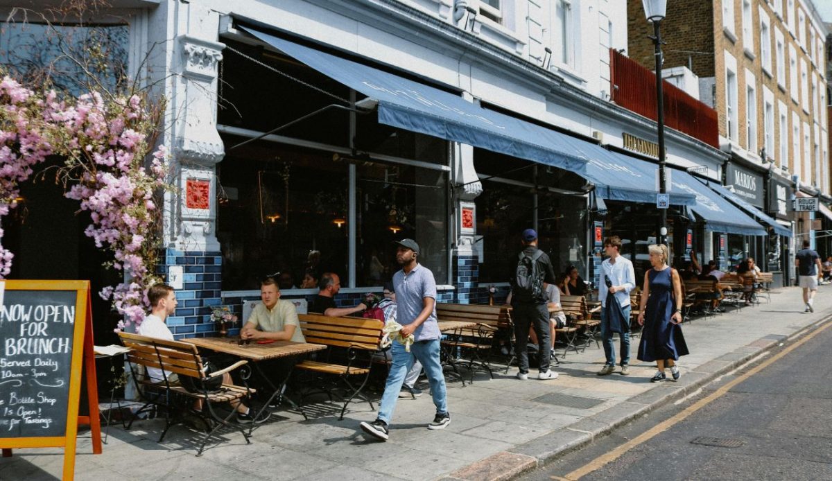 11 Smart Ways to Find Unique Places to Eat on Vacation 1