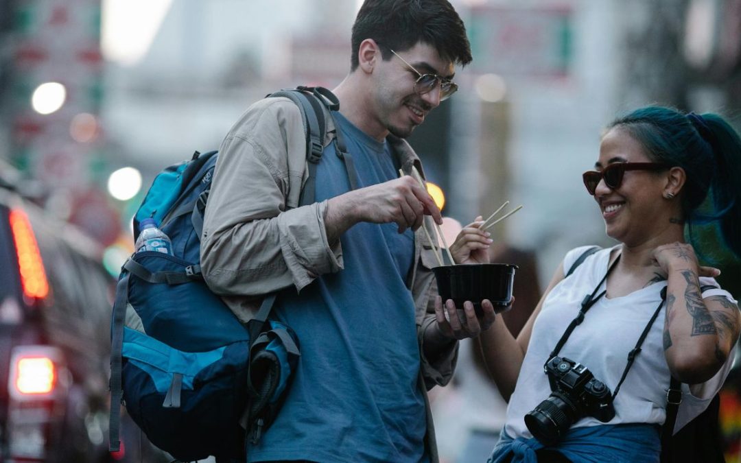 11 Smart Ways to Find Unique Places to Eat on Vacation