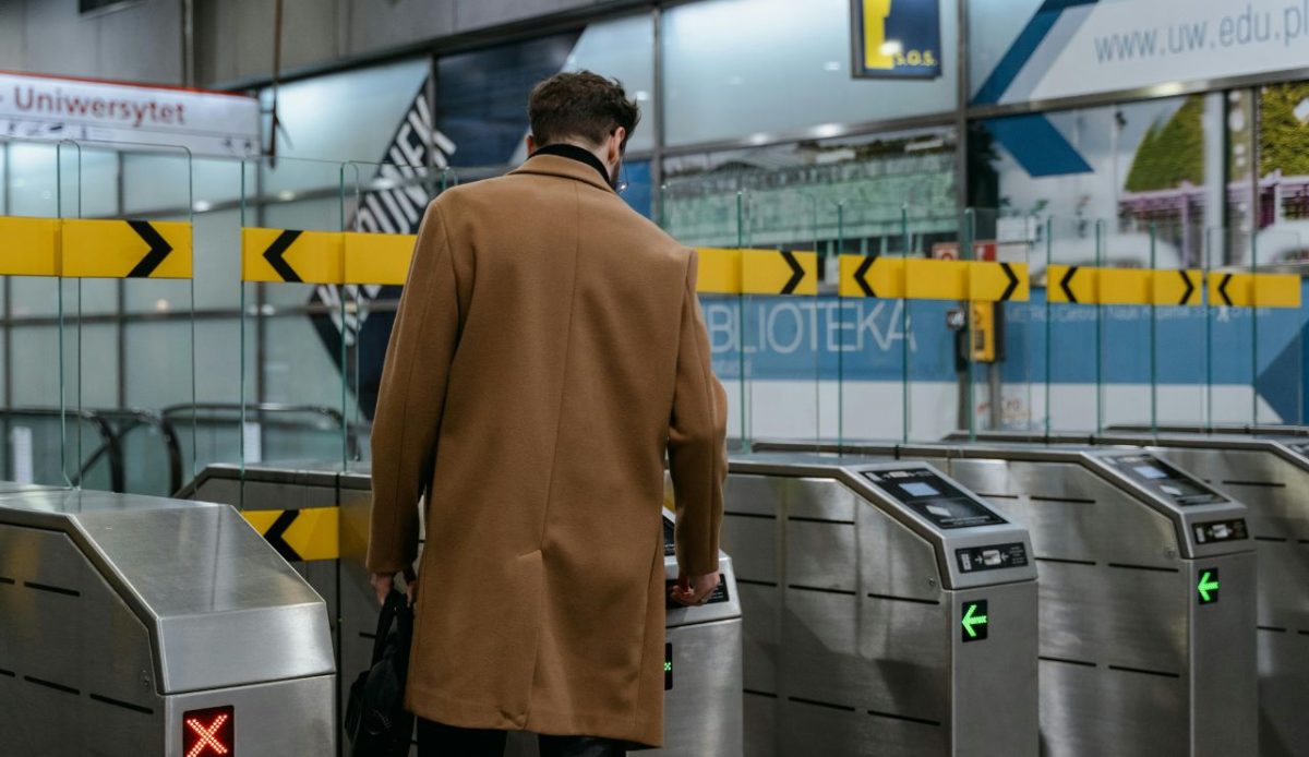10 Metro Mistakes Tourists Always Make in Paris 7 Holding Up the Line at Turnstiles