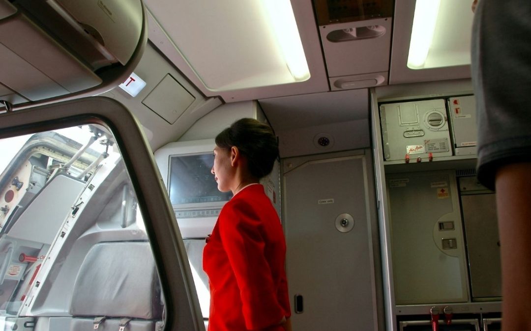 10 Smart Travel Tricks Flight Attendants Use When They’re Off Duty