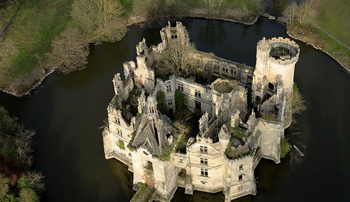 Château de la Mothe-Chandeniers, France
