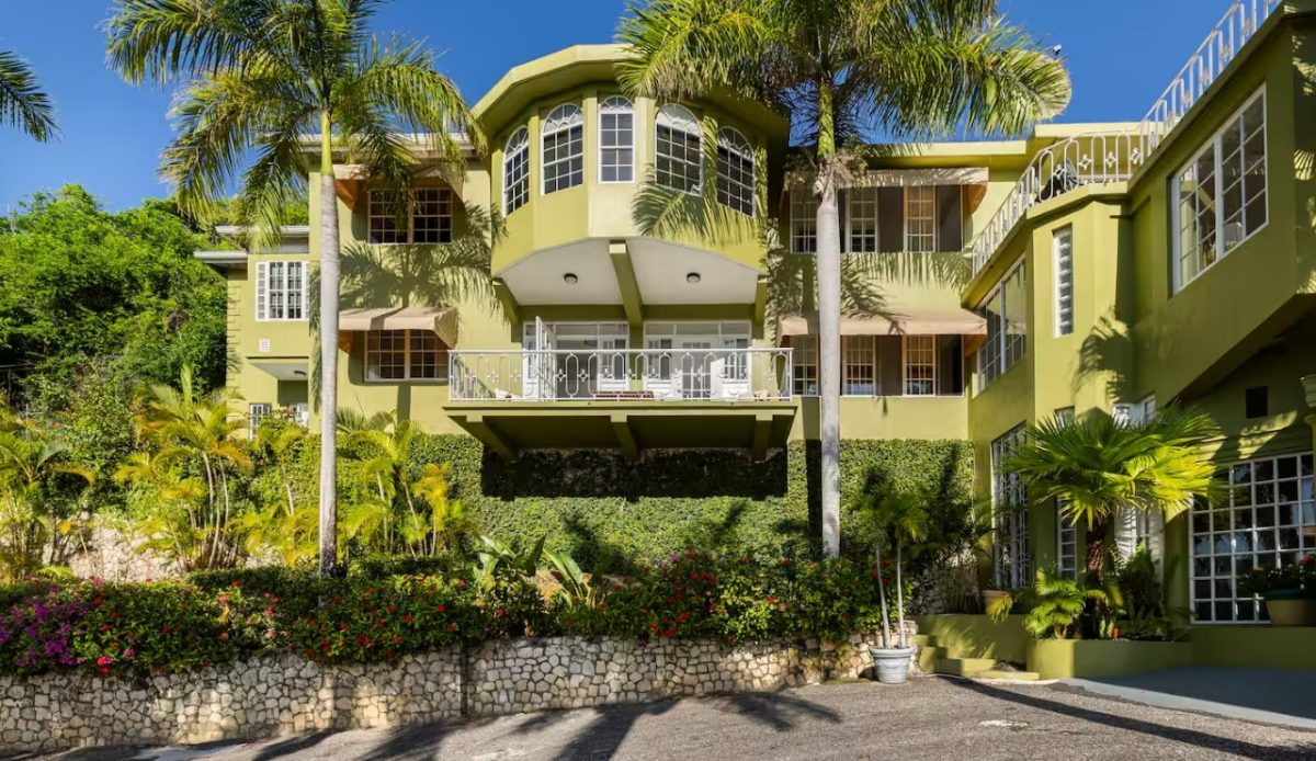 Spacious Ten Bedroom Villa in Montego Bay, Jamaica              