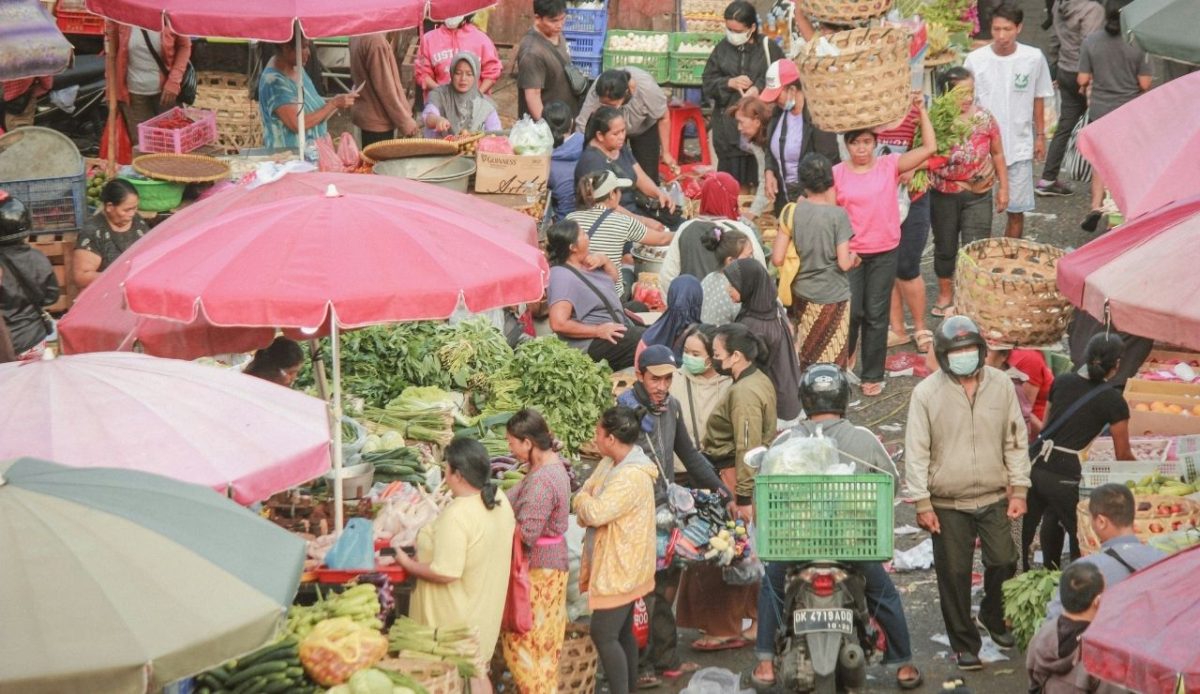 people buying things in Badung, Bali, Indonesia              