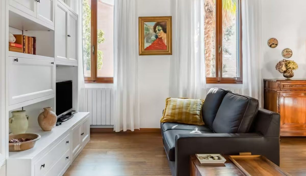 Dorsoduro Lofts Near Museums in venice               
