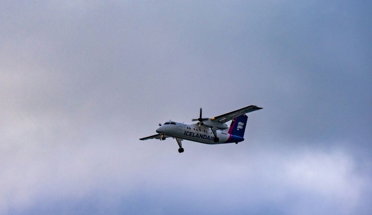 13 Smart Stopover Flights That Turn Layovers Into Mini Vacations 6 Icelandair