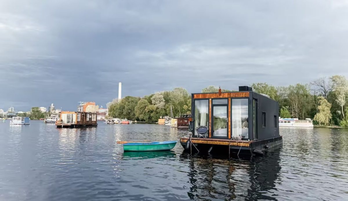 Modern Floating Home Near Treptower Park                   
