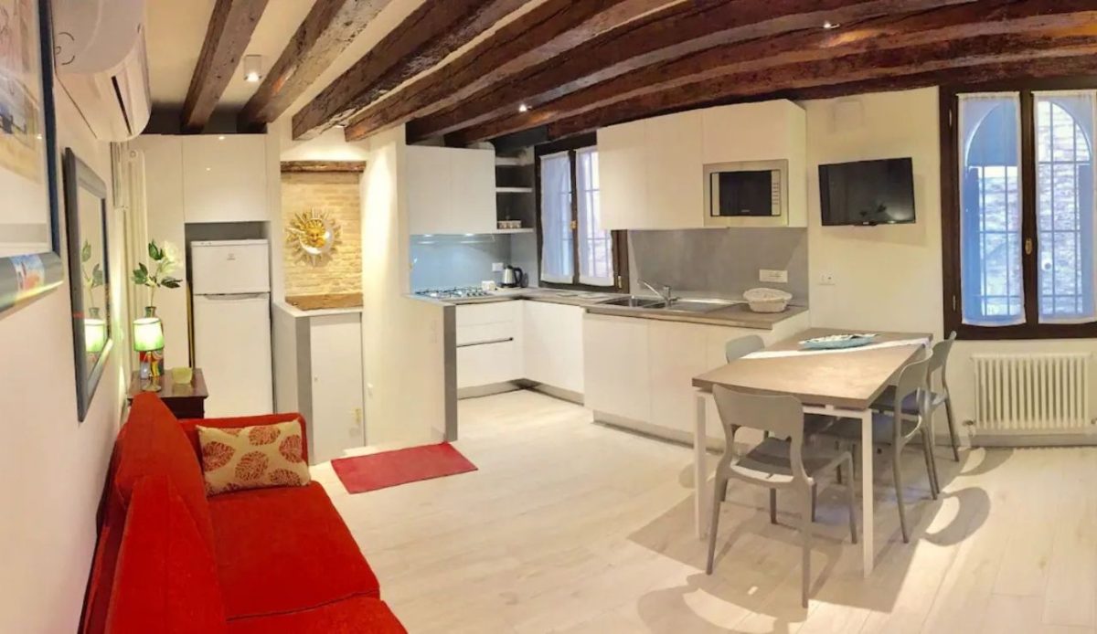 Multi-Room Homes in venice            