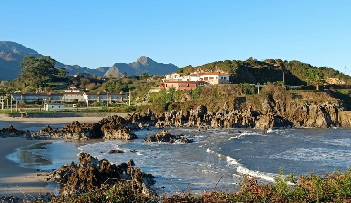 Toró Beach, Avenida Carretera de Toro, Llanes, Spain                    