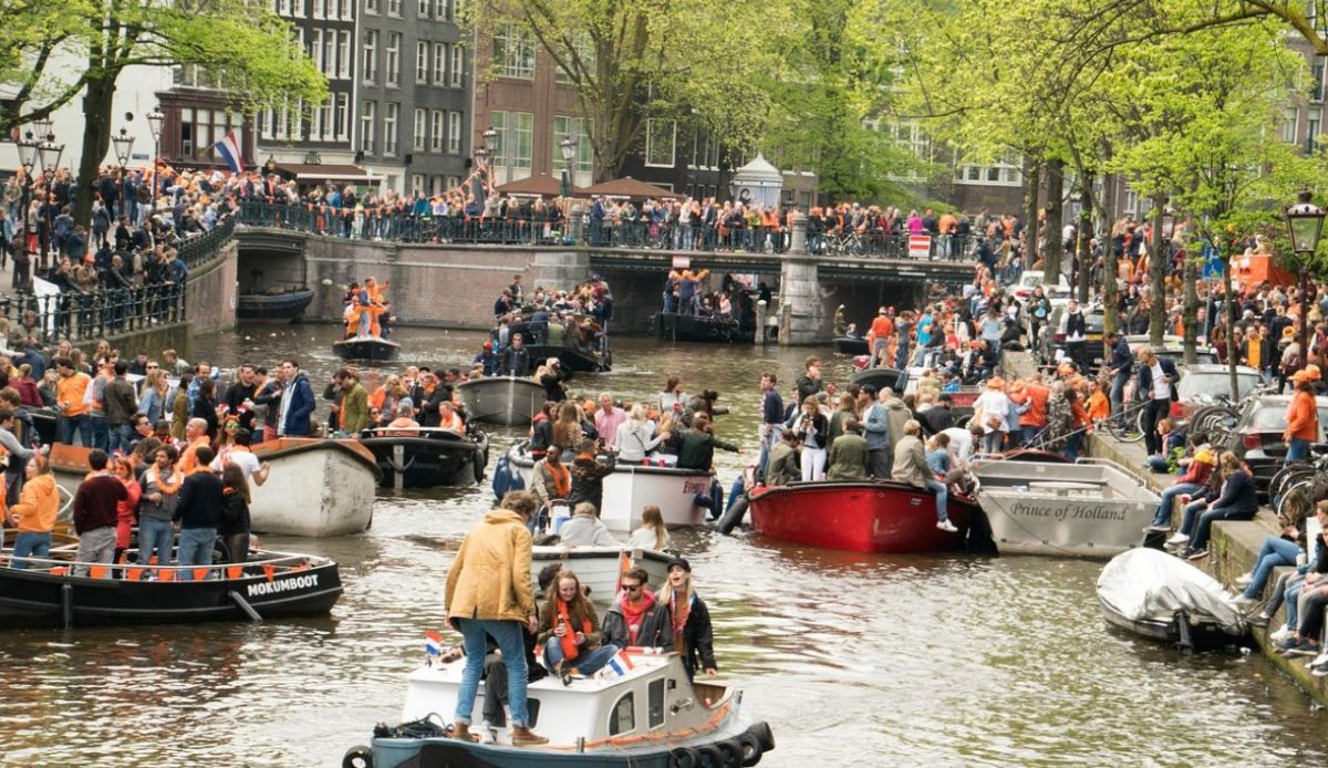 10 Lesser Known Amsterdam Facts 2 The Canals Are Clean Enough to Swim In