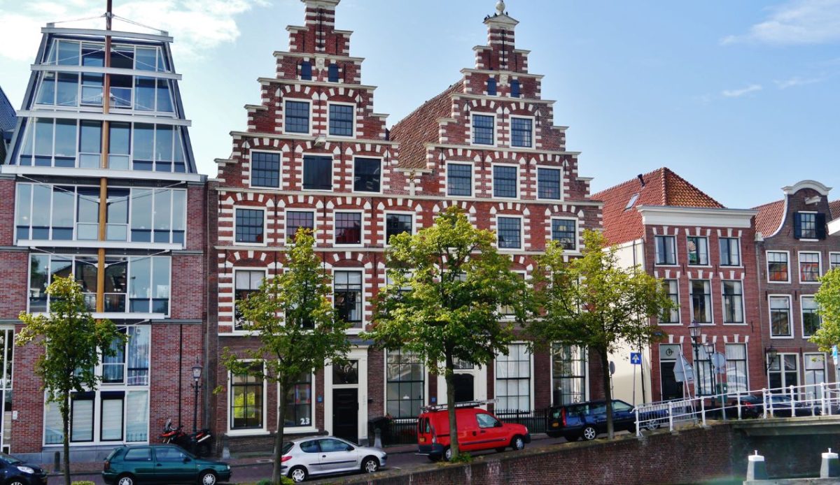 10 Lesser Known Amsterdam Facts 6 Many Buildings Lean on Purpose