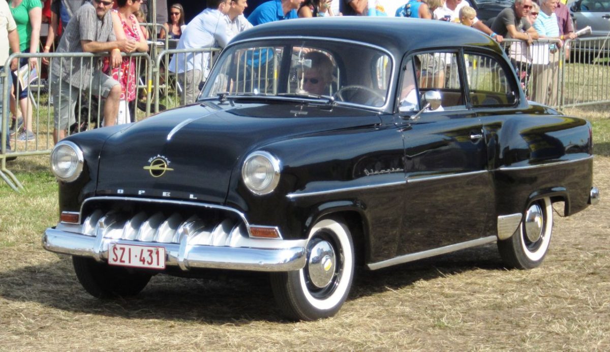 Timeless Vintage Cars & Colonial Streets