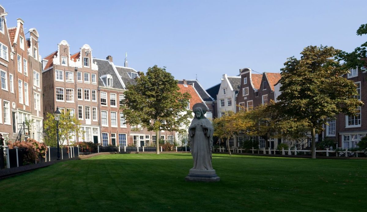 Begijnhof Courtyard