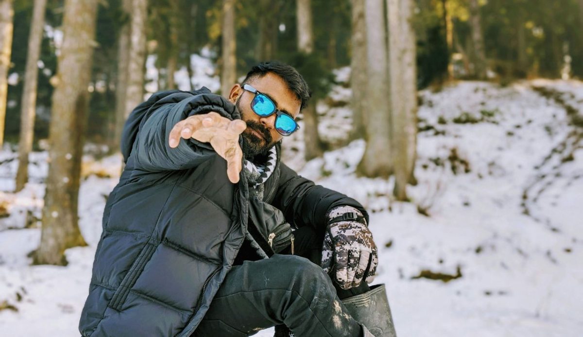 12 Smart Ways to Stay Warm When Traveling in Extreme Cold 1