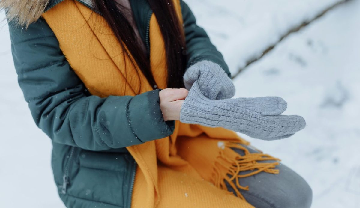 12 Smart Ways to Stay Warm When Traveling in Extreme Cold 2