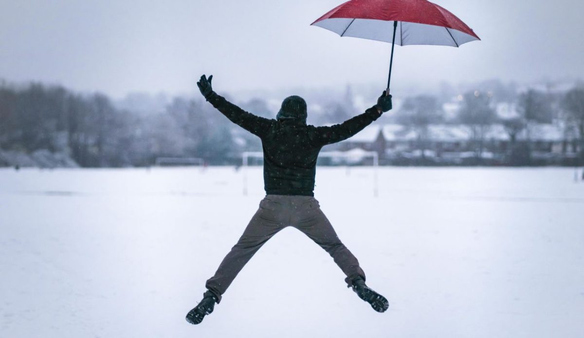 12 Smart Ways to Stay Warm When Traveling in Extreme Cold 4