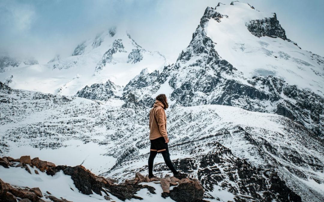 12 Smart Ways to Stay Warm When Traveling in Extreme Cold