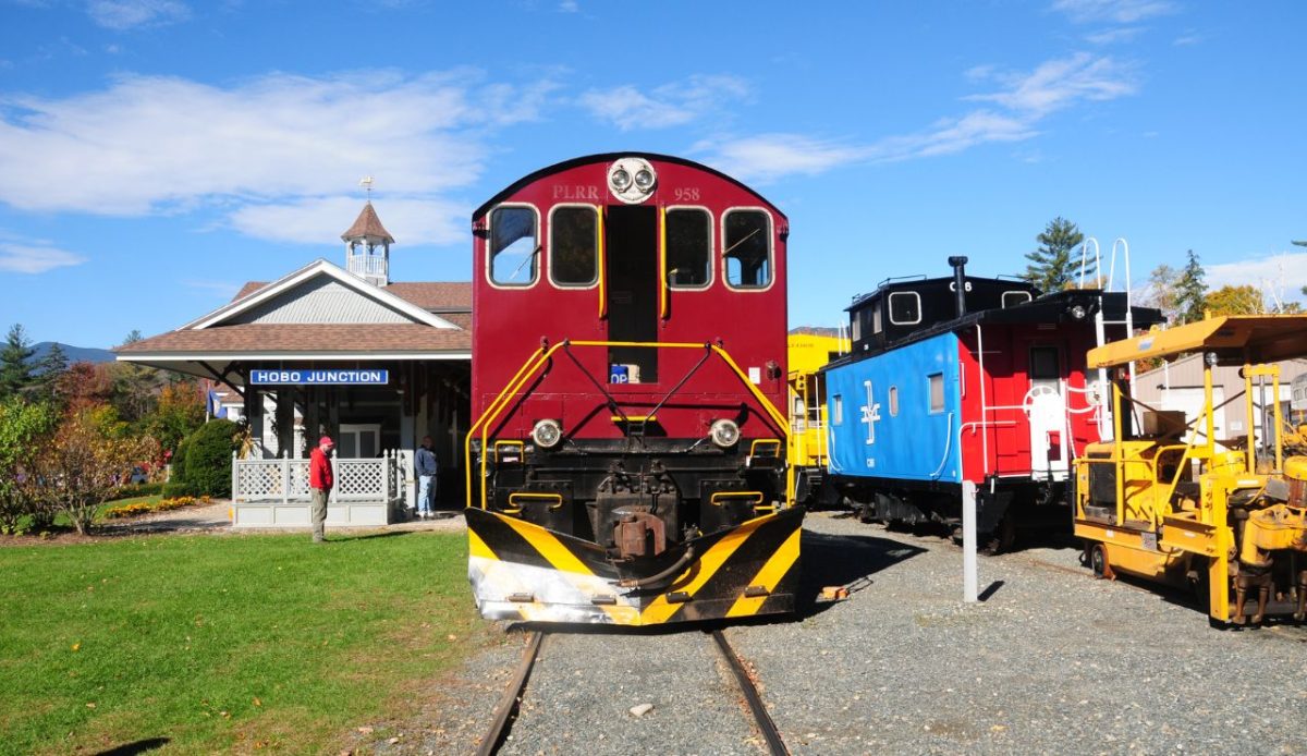 9 Holiday Train Rides in America Families Remember for Years 3