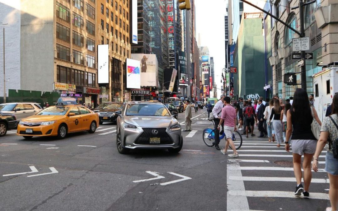 12 Unwritten Local Rules Travelers Notice Immediately Across America