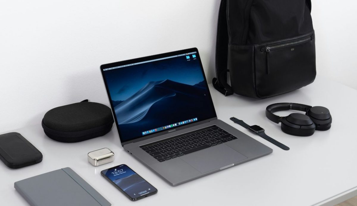 7 Travel Accessories That Instantly Mark You as an American Abroad 3 Excessive Electronics