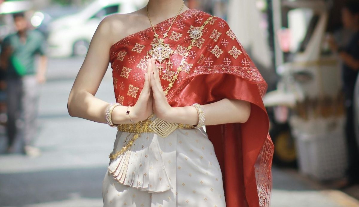 9 Etiquette Mistakes Travelers Make Around the World 1