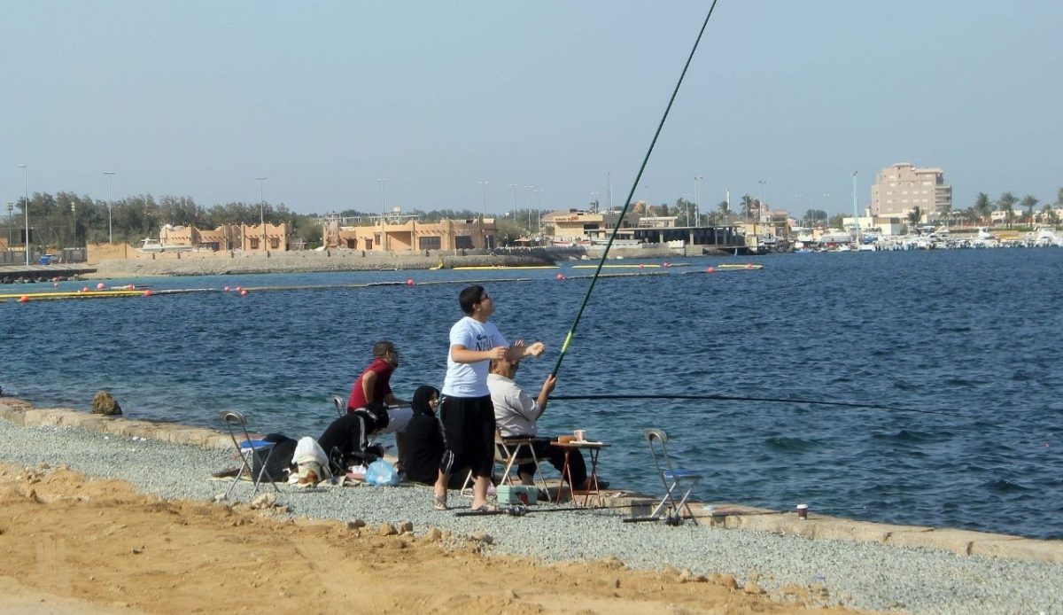 A family fishing in Jeddah