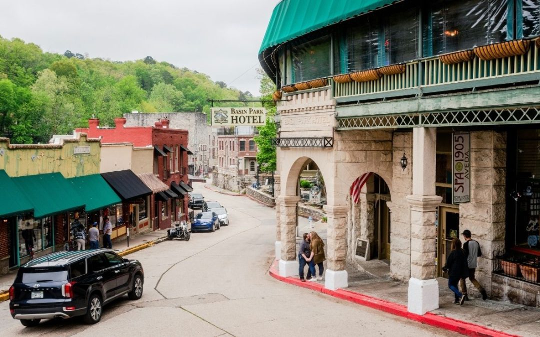 9 Cozy Small Towns With Dark Pasts Most Visitors Never Suspect