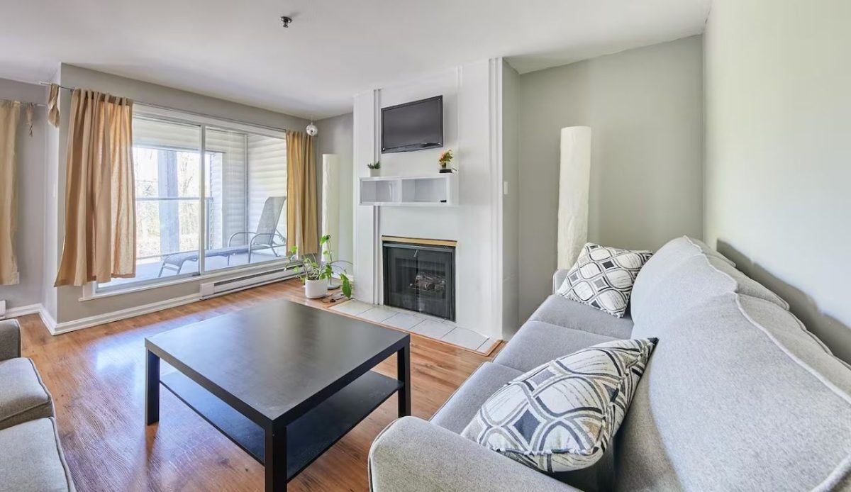 Apartment in Fairview Steps from Granville Island               