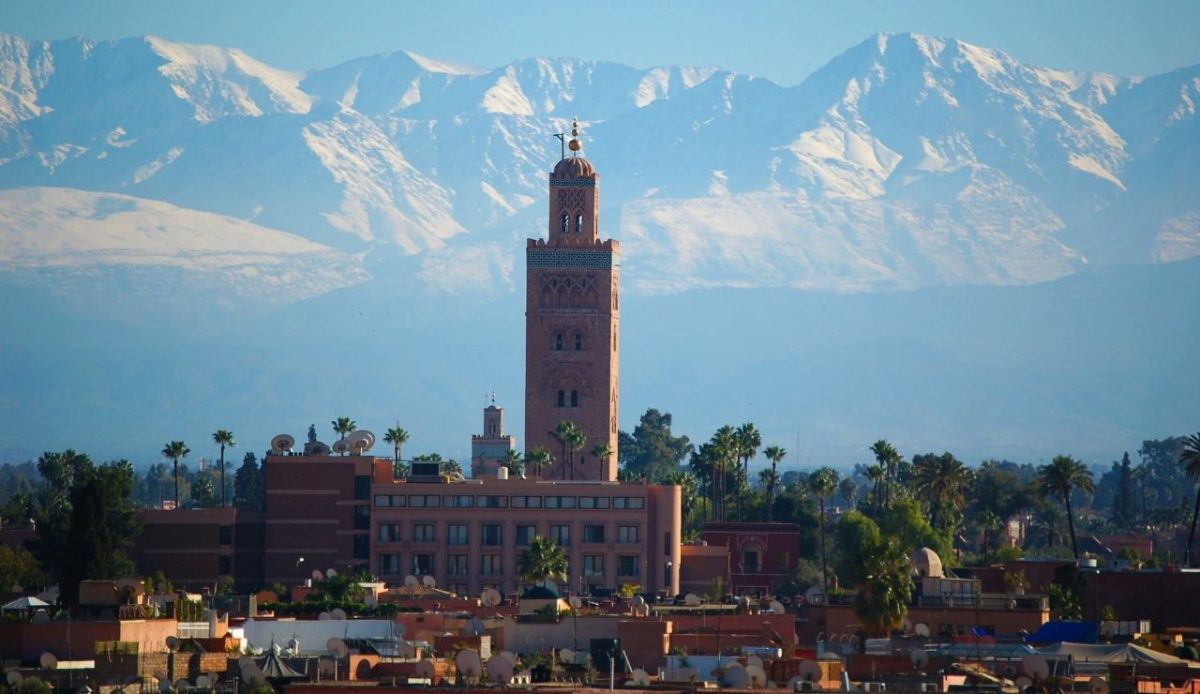 Koutoubia Mosque with the Atlas Mountains in the background, Marrakech(Marrakesh), Morocco