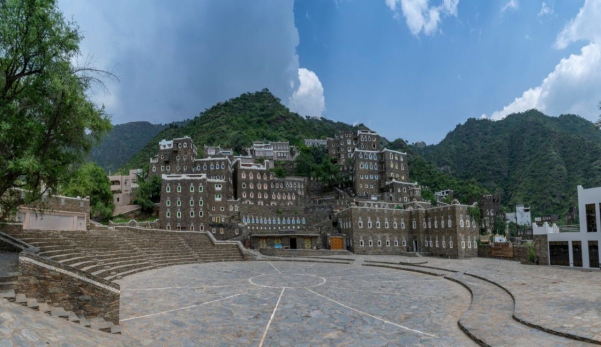 10 Middle East Destinations Known for Strong Privacy and Quiet Traditions 8 Rijal Almaa, Saudi Arabia