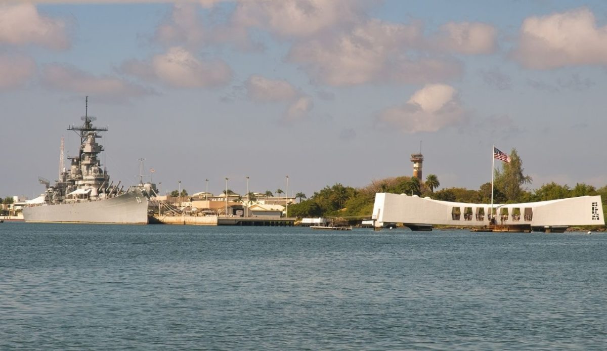 USS Missouri and USS Arizona Memorial at Pearl Harbor, Hawaiʻi, USA   