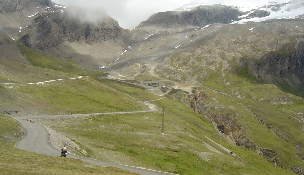 11 Epic High-Altitude Roads Considered the Ultimate Driving Challenge 6 11 Epic High-Altitude Roads Considered the Ultimate Driving Challenge 3