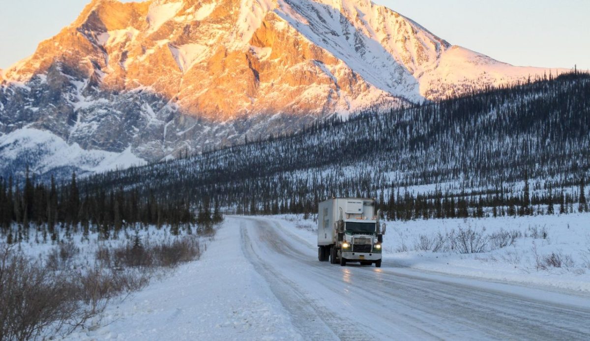 11 Epic High-Altitude Roads Considered the Ultimate Driving Challenge 10 James Dalton Highway, USA
