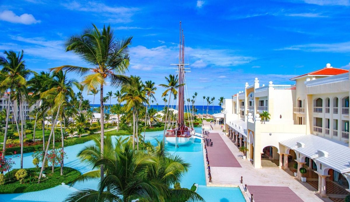 13 Infamous Vacation Towns Known For Rampant Infidelity Among Travelers 12 Las Terrenas, Dominican Republic